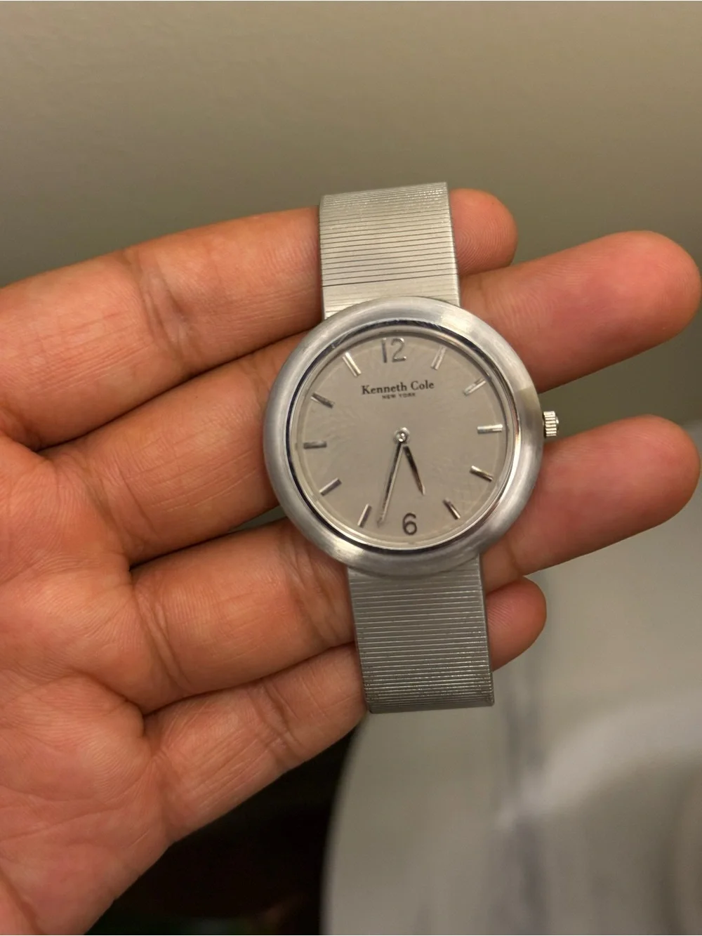 Kenneth Cole mens Silver slim mesh bracelet  Round slim Watch